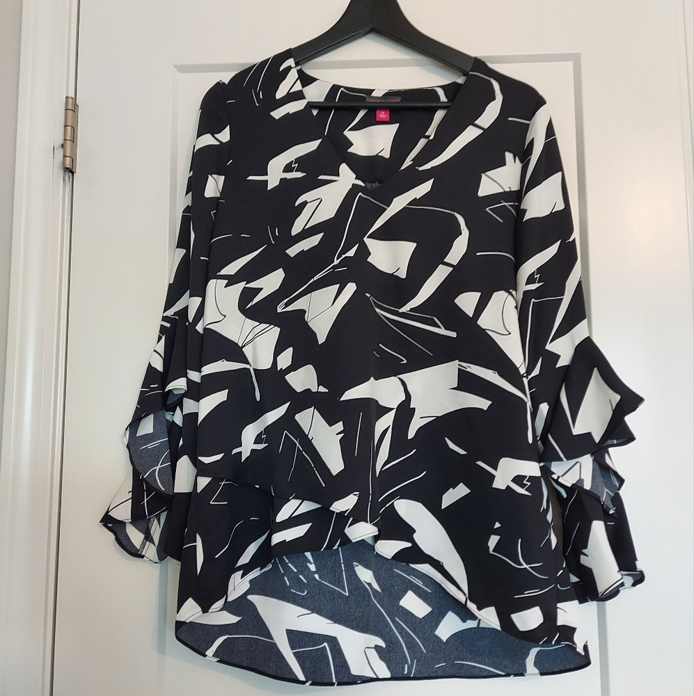 Vince Camuto Black & White M Modern Tones Blouse V Neck Tulip Sleeves NWT